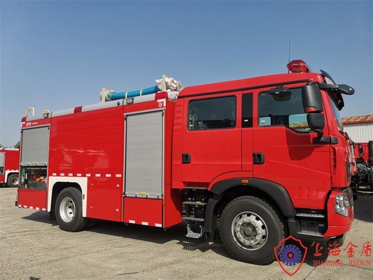 رغوة المياه الصناعية 206kw النار شاحنة المقصورة المزدوجة هوو الهيكل 4 × 2 محرك